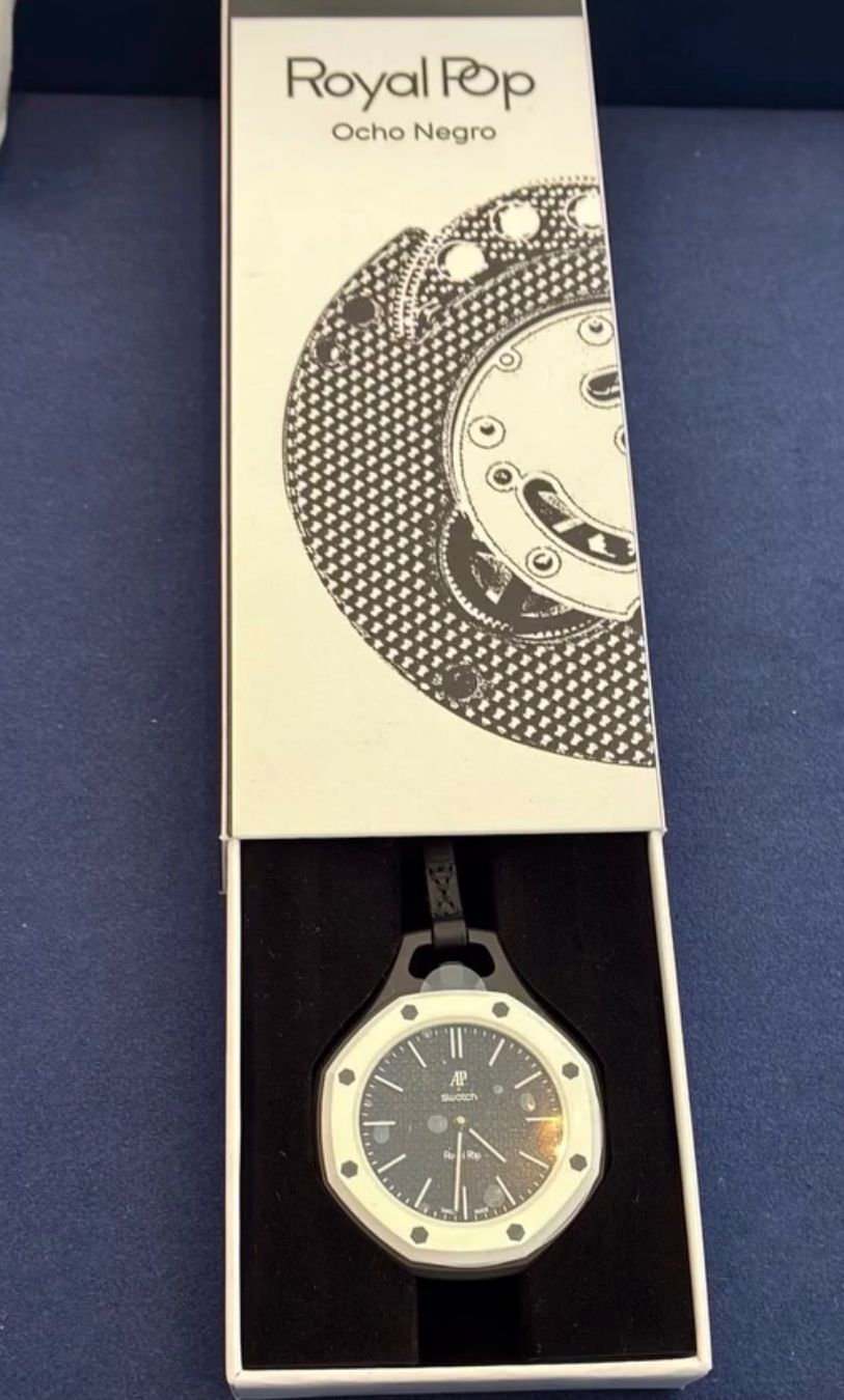 Swatch Uhren: AP x Swatch - Royal Pop Ocho Negro – Gebraucht aus regensdorf von ati_z6pg