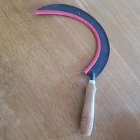 Sichel mit Holzgriff