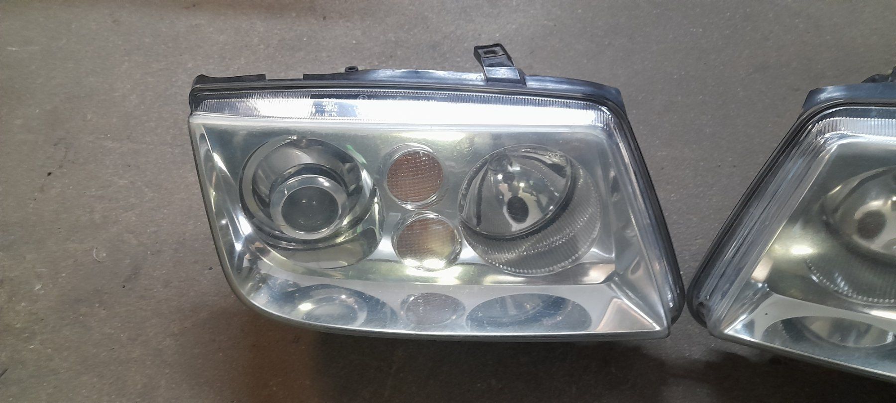 Fari: Xenonscheinwerfer VW Bora – Usato da Cham venduto da vento9 4