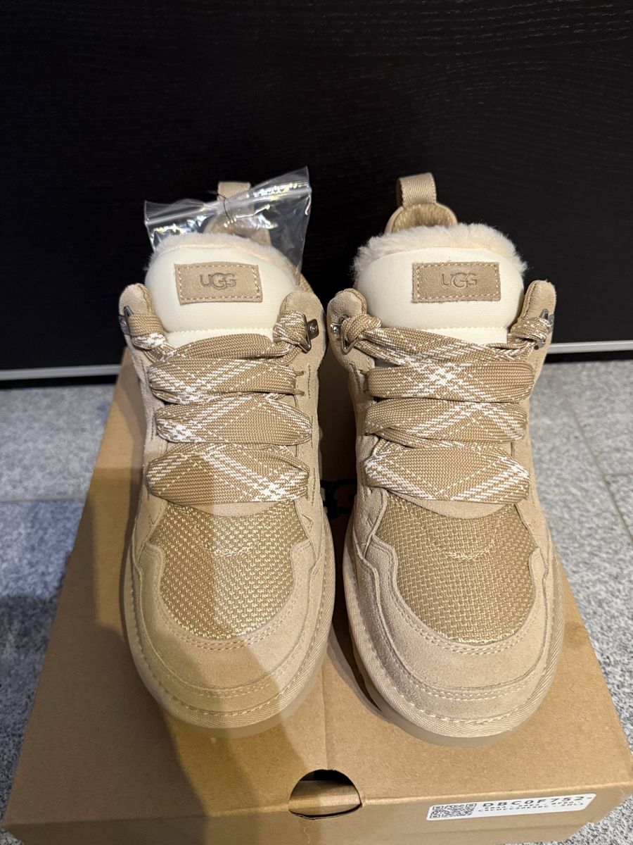Ugg Scarpe da donna: UGG Lowmel sand Gr. 42 – Nuovo e nell'imballaggio originale da Schmerikon venduto da Rafail.w 2