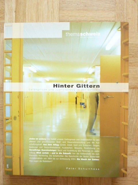 Libri: Buch HINTER GITTERN – Nuovo (secondo la descrizione) da Bassersdorf venduto da regatoli