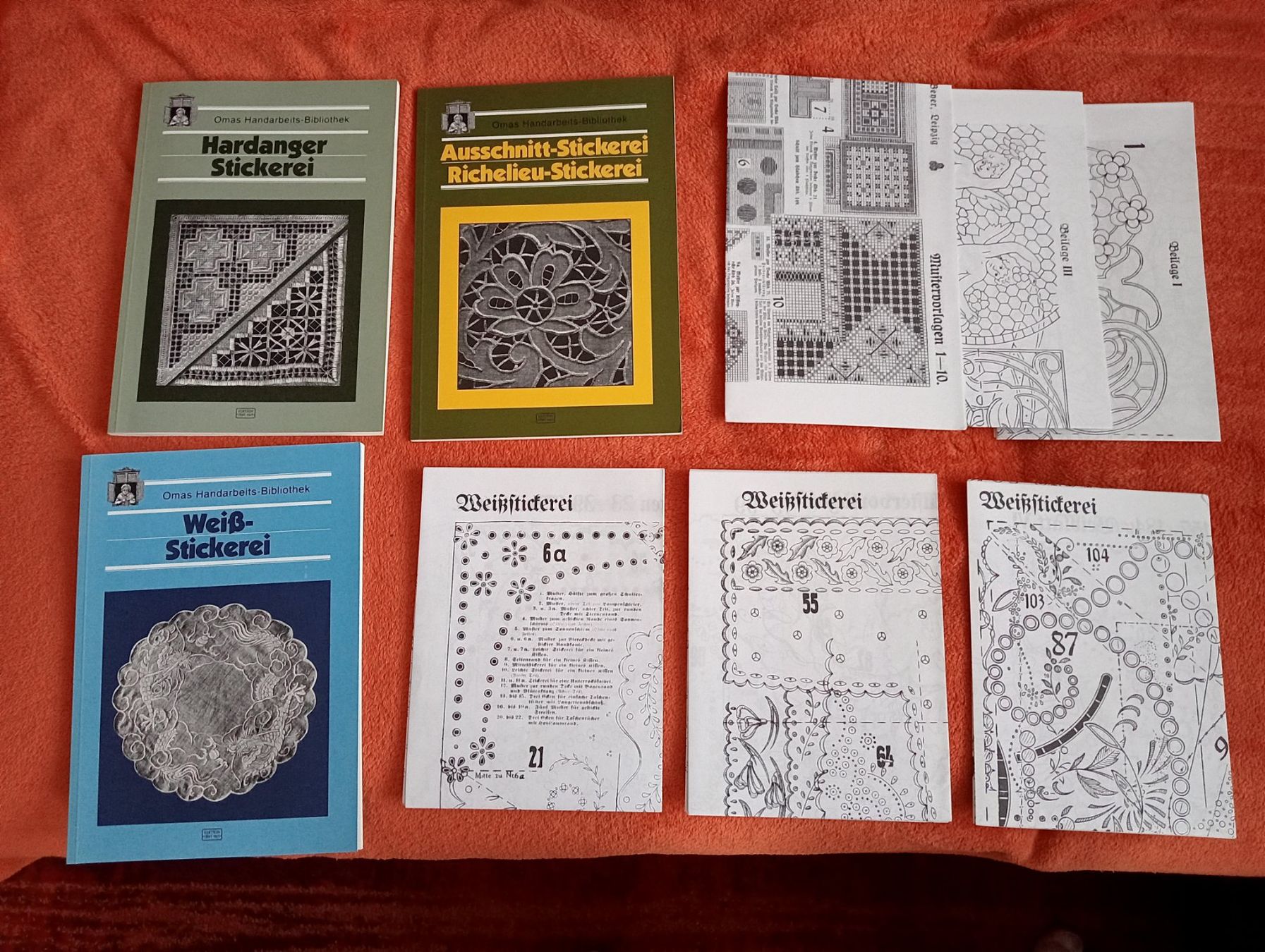 Libri: Stickereibücher Hardanger – Nuovo (secondo la descrizione) da Grüningen venduto da Urtica