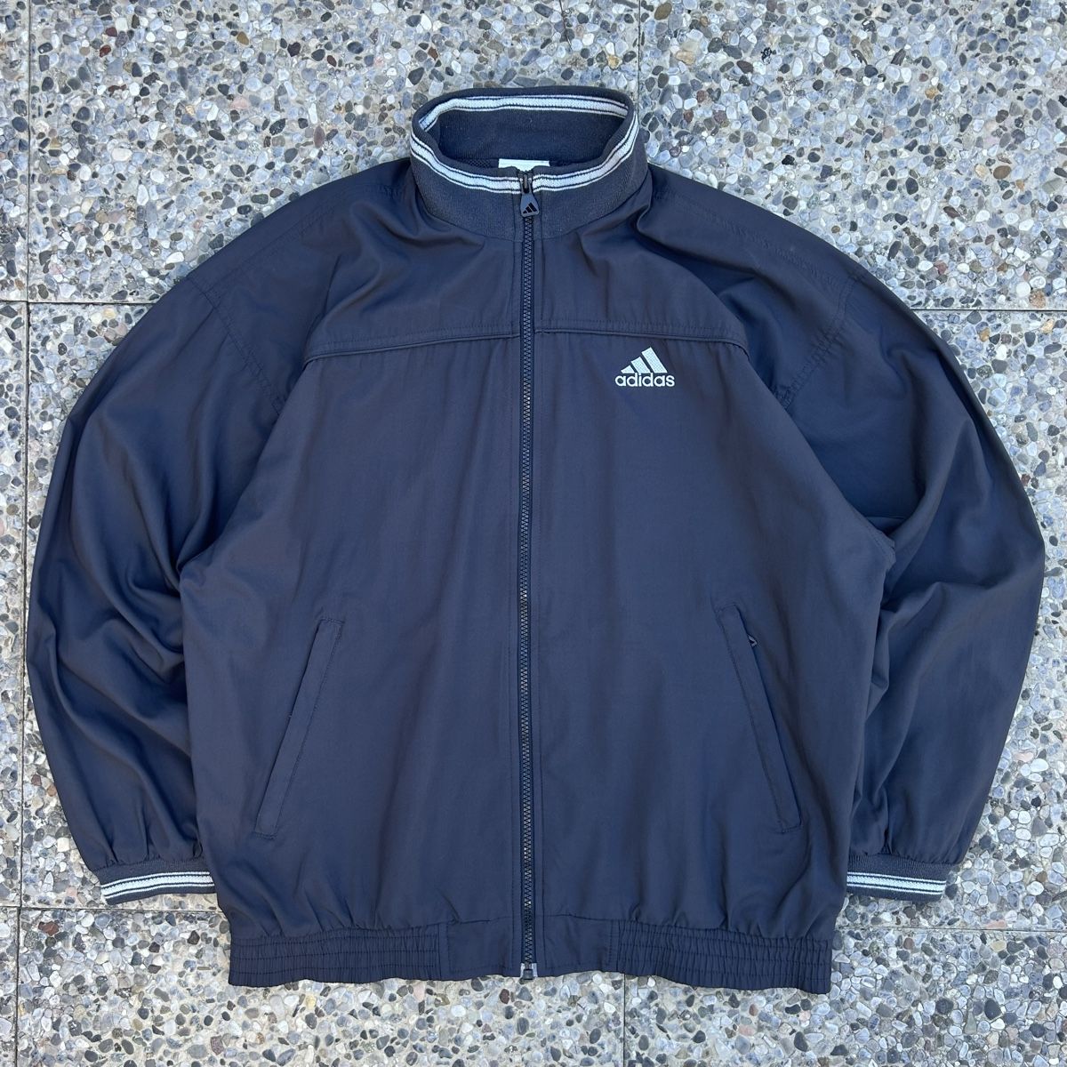 Adidas Vestes: Vintage Adidas Track jacket  – D'occasion à brent par fukusapes