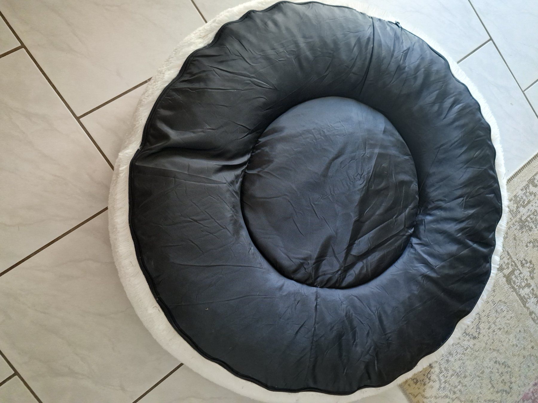 Cucce & Letti: Hundebett Flocke – Usato da Felben-Wellhausen venduto da ABJST 1