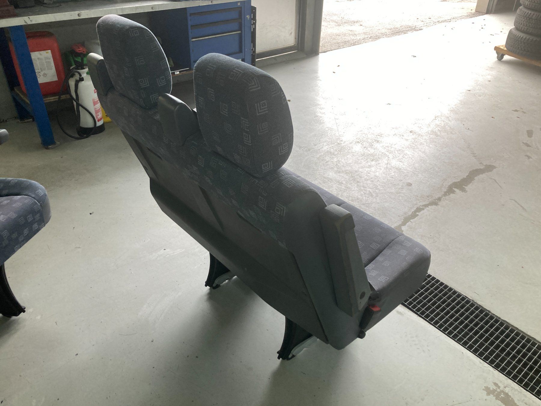 Mercedes-Benz Tutti pezzi di ricambio auto: Mercedes Benz Sprinter 903 Sitzbank 2er – Usato da Cham venduto da WB2223 1