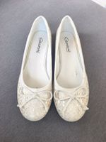 Ballerinas, hellgrau mit Loch-Muster in gold, Grösse 38 