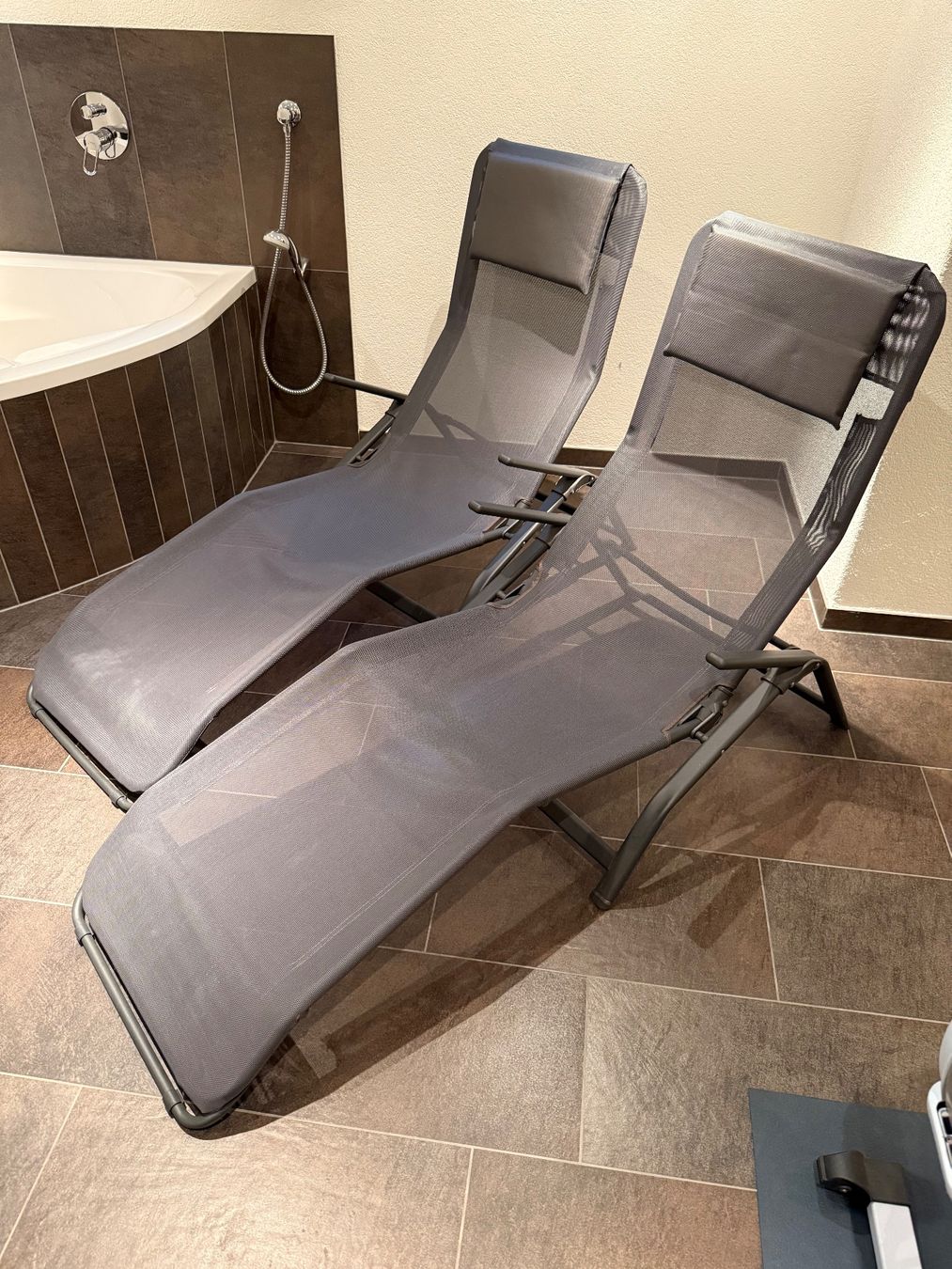 Liegen & Liegestühle: 2 Relaxliegen – Gebraucht aus Sarmenstorf von Sulco