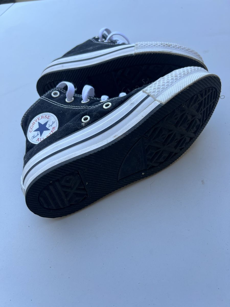 Converse Herrenschuhe: Convers Chuck Taylor All Star Sneaker Gr. 32 – Gebraucht aus Heiligkreuz (Mels) von fodo 2