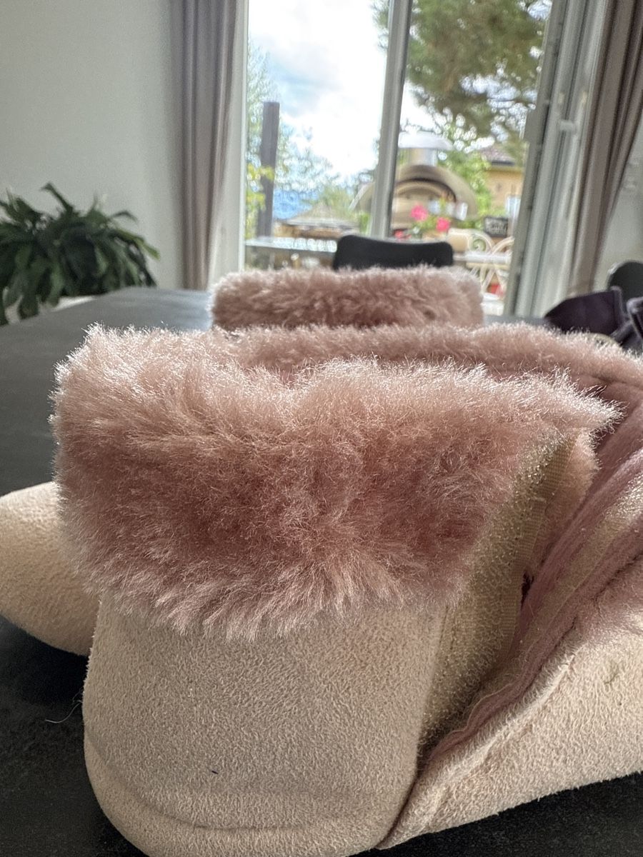Schuhe für Mädchen: Pantoufles roses douces et confortables, 32-33 – Gebraucht aus Blonay von Simba1094 2