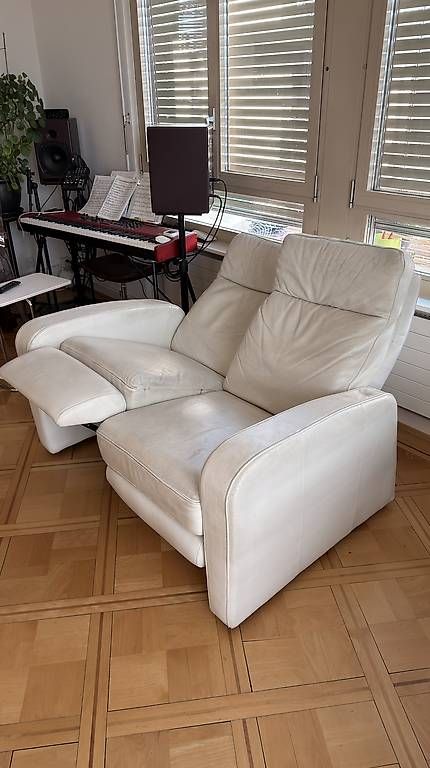 Sofas: Canapé blanc 2 places en cuir – D'occasion à Lausanne par lcuenoud 1