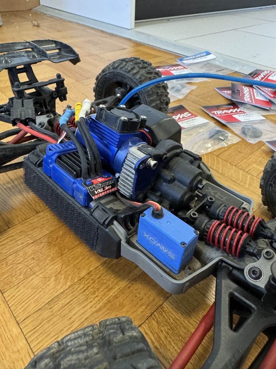 Traxxas Modellismo RC: Traxxas E-Revo VXL 1/16 – Usato da Nyon venduto da loris305 5