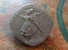 Epinglette  "  FÊTE DES VIGNERONS    VEVEY 1927   "