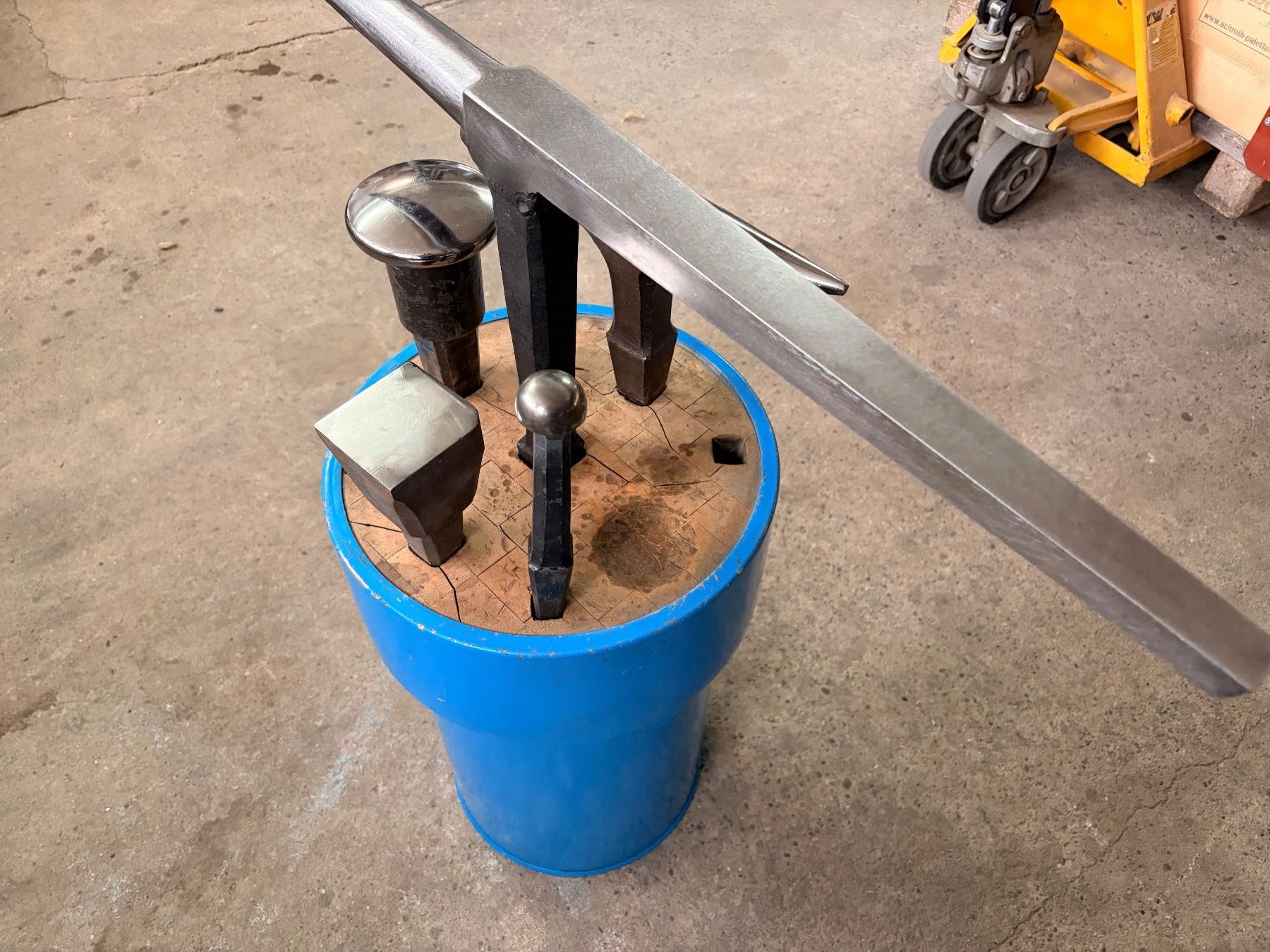 Werkzeuge: Spenglerstock Tassostock – Gebraucht aus Weinfelden von Klebstreifen 2