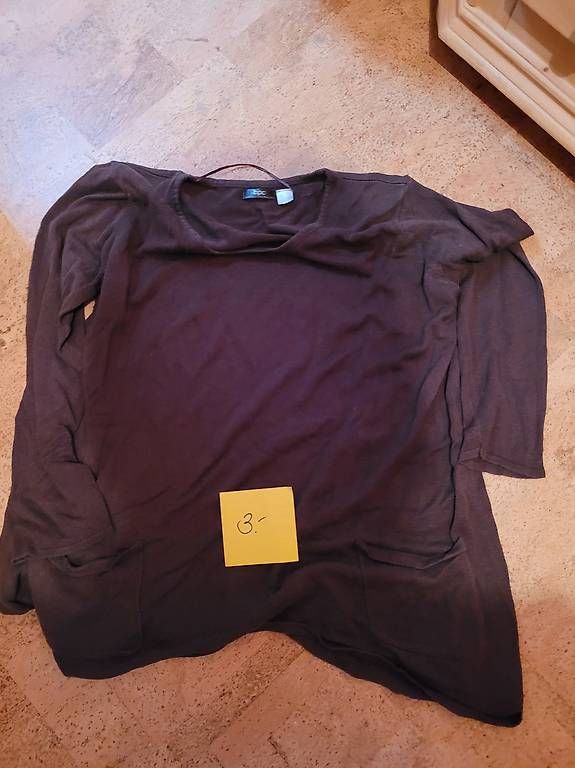 T-shirts: Langarm Shirt Gr.48 – D'occasion à Iseltwald par Bone011 4