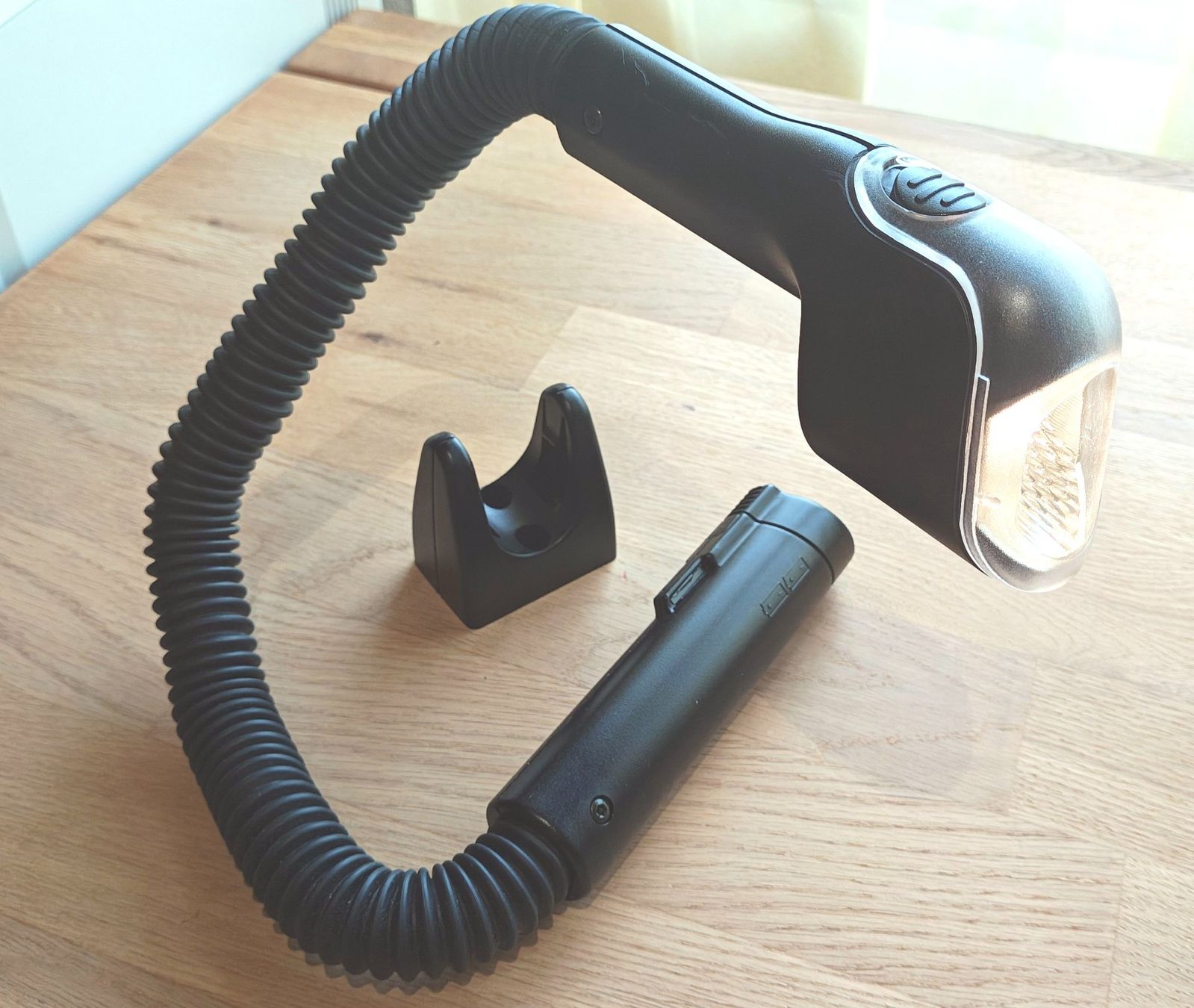 Lampes: Black&Decker Lampe "SnakeLight" - inkl. Halter & 2 Batterien – D'occasion à Bassersdorf par Stingray66 6