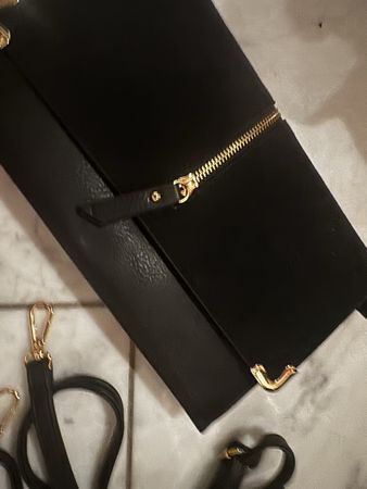 Schwarze Leder Clutch Bag mit Schulterriemen - Neuwertig!