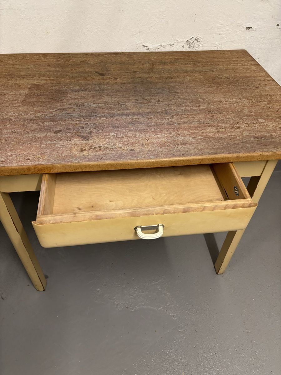 Tische: Tisch Vintage mit Schublade – Gebraucht aus Bern von  2