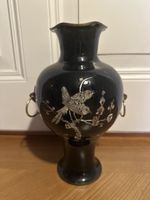 Schwarze Vintage Vase mit Vogelmotiv und Goldhenkeln