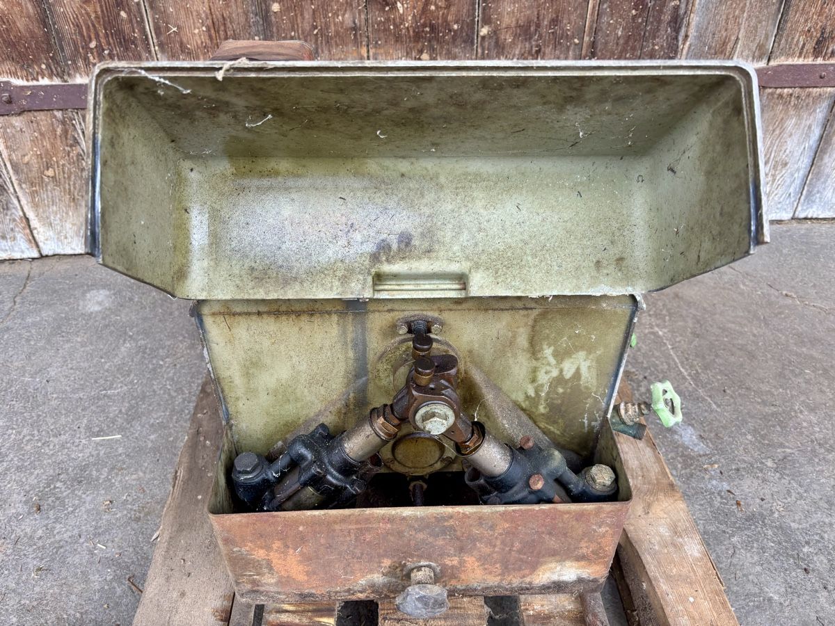 Fischer Pompe & Parti di ricambio: Alter Motor mit Fischer-Pumpe – Difettoso da Gündisau venduto da yuma06 6