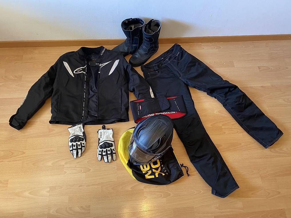 Completi: Motorrad-Bekleidung – Usato da Kilchberg ZH venduto da ogi.cengel