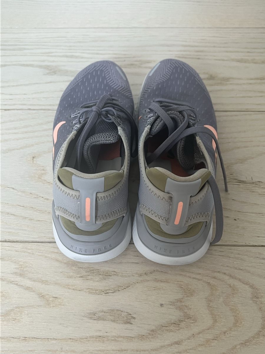 Nike Scarpe da donna: Sneakers from Nike – Usato da Dully venduto da rev_l7jp 2