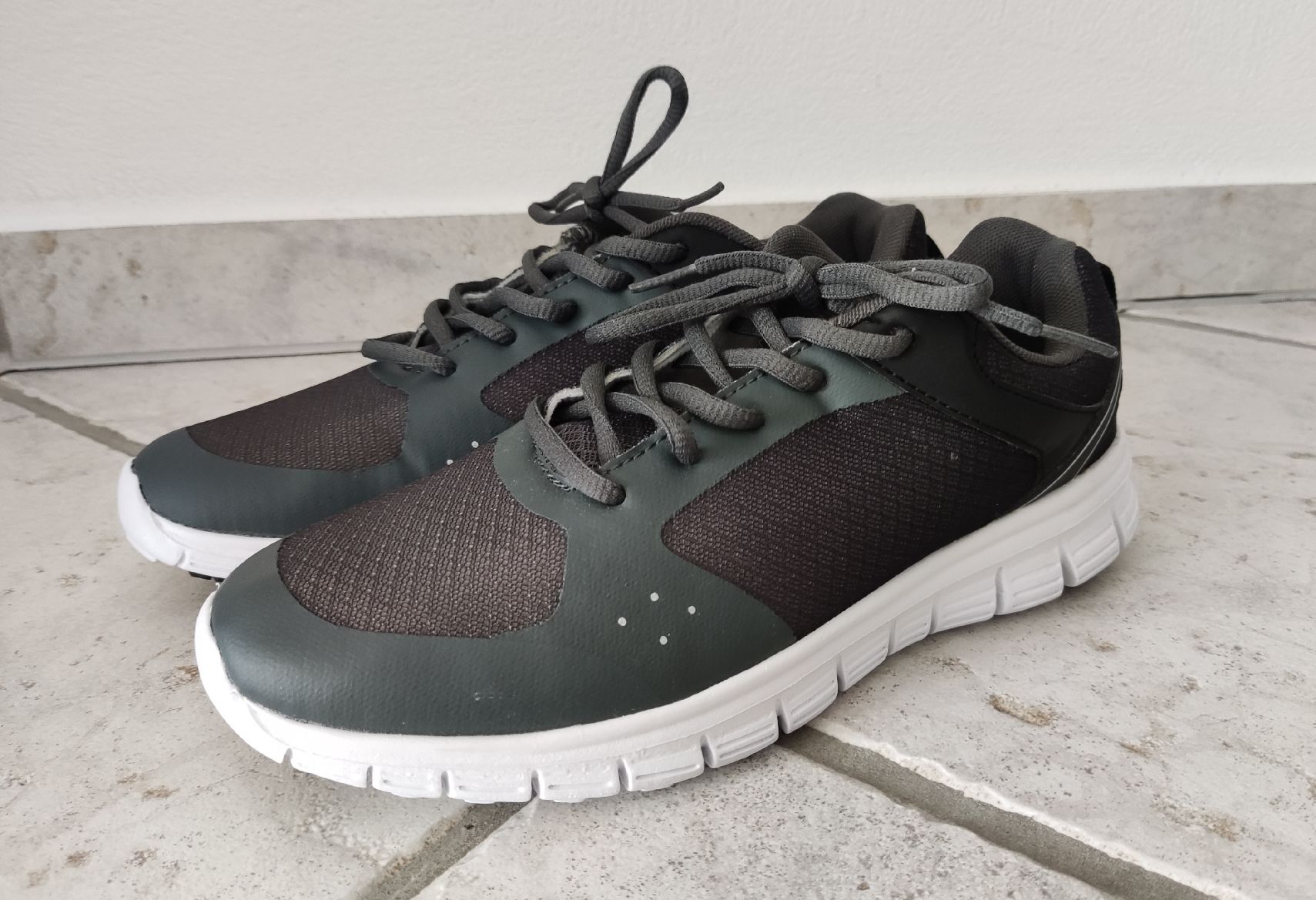 Scarpe da donna: Damen Freizeitschuh Gr.40 – Usato da Chur venduto da Rodanisa 2