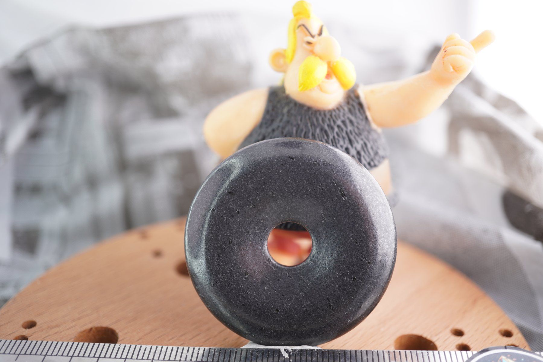 Minéraux & Lithothérapie: Schungit   Pi  Scheibe  ca40mm    ab  1.-     Räumung – Neuf avec emballage d'origine à Eschenbach SG par topstone 1