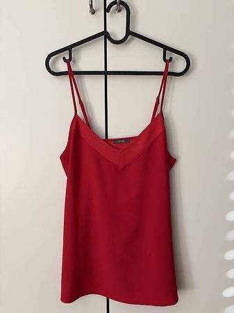 Feines, rotes Sommeroberteil, Grösse 36