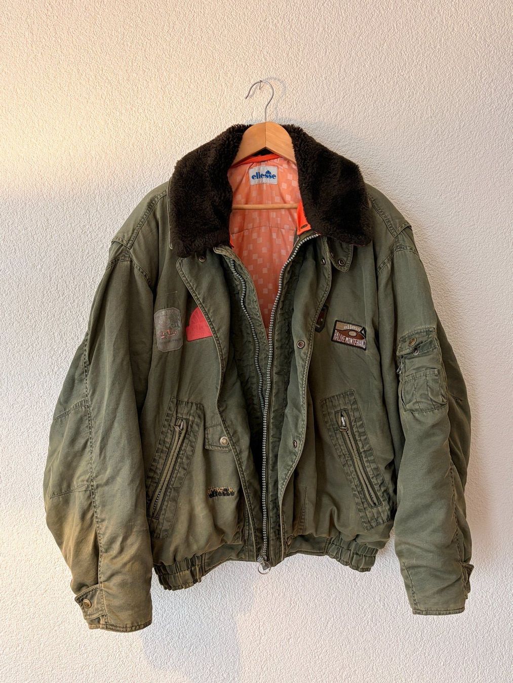 Ellesse Giacche: Vintage 2000s Ellesse Jacket – Usato da Bern venduto da beniroe