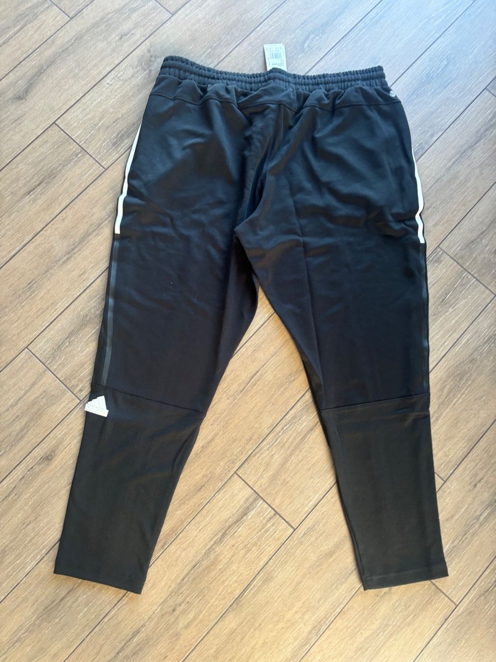 Adidas Pantaloni: 2XL_adidas_NEU_LP 85 sfr – Nuovo e nell'imballaggio originale da Versegeres venduto da kista 2