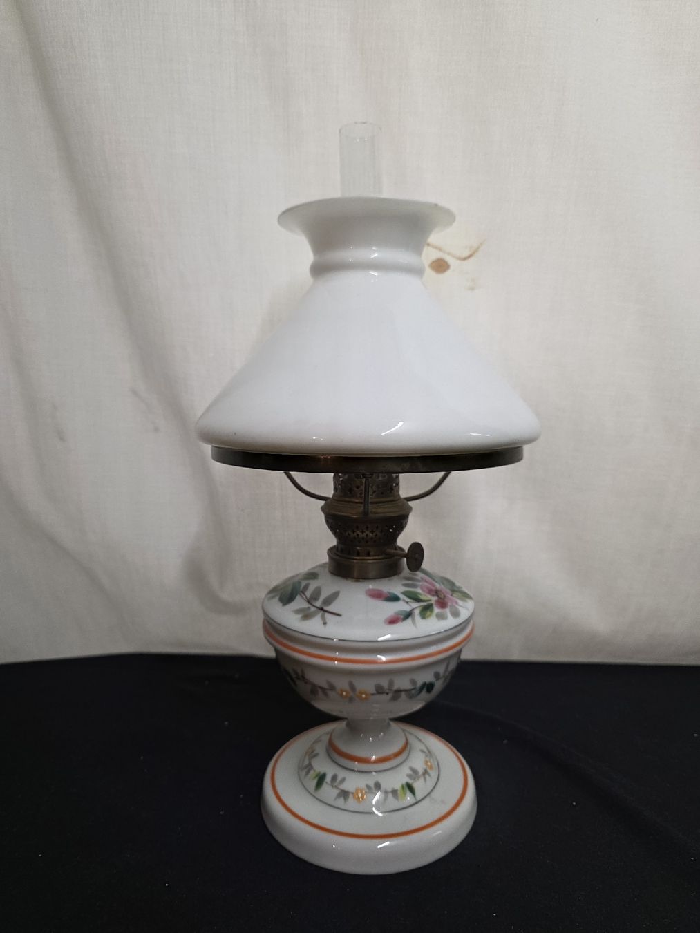Lampade: Antike Petroleumlampe mit Blumendekor, Winterdeko – Usato da Wolfertswil venduto da Antiko