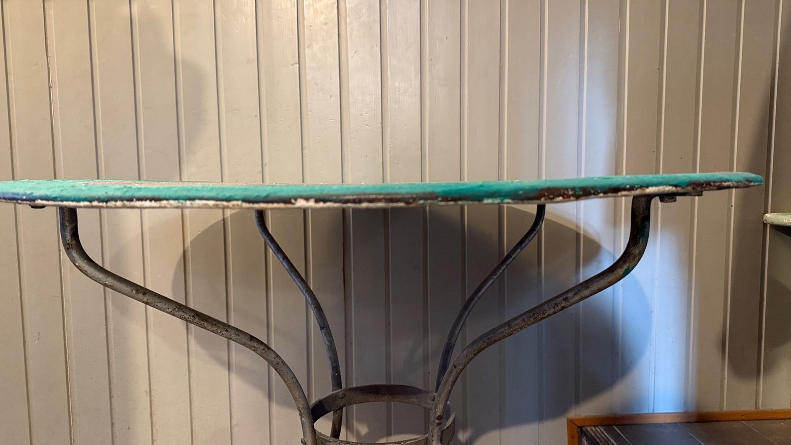 Tables: Jugendstil Tisch Metall – Défectueux à Laufenburg par Tris10 2