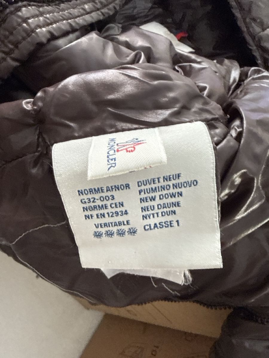 Moncler Giacche & Cappotti: Daunenjacke Moncler braun  – Usato da Stäfa venduto da Mondo 2