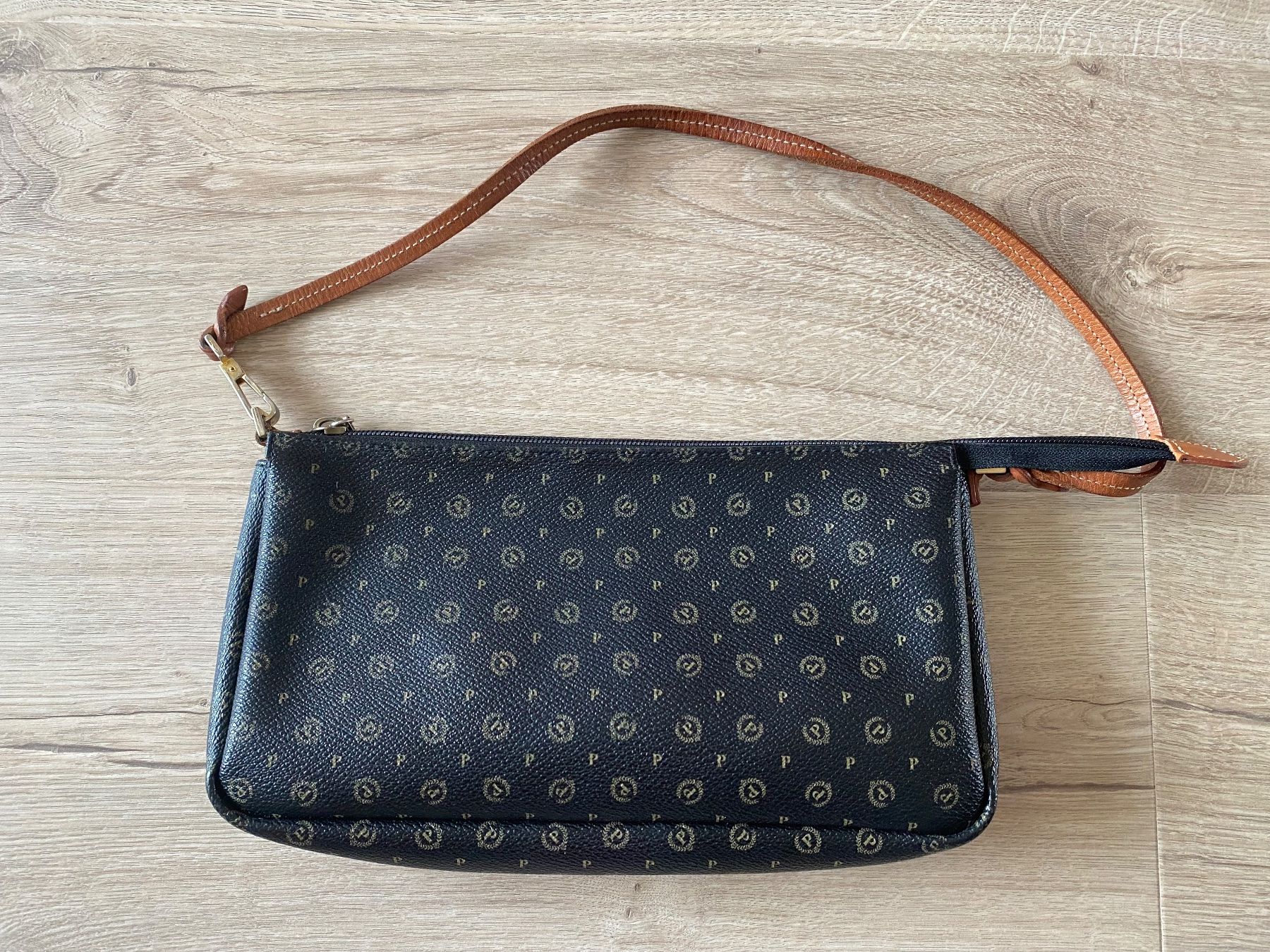 Borse da donna: Pochette Pollini monogramma con dust bag originale – Usato da Murten venduto da Moisa 5
