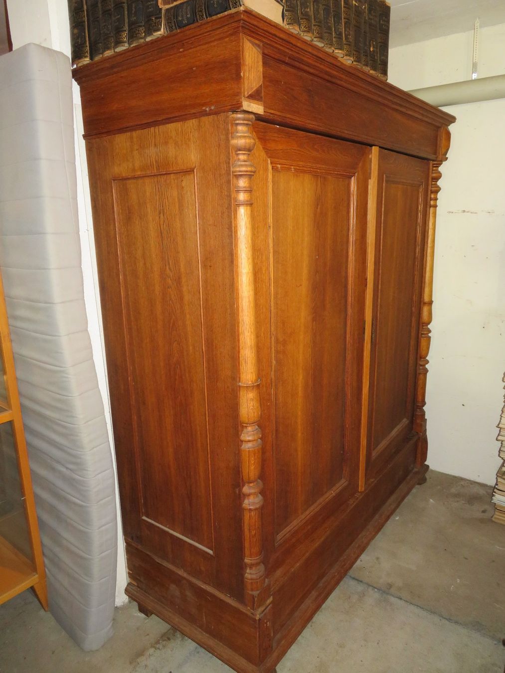 Armadi: Gründerzeitschrank aus Eichenholz, etwa 1890 – Usato da Zofingen venduto da Schekke