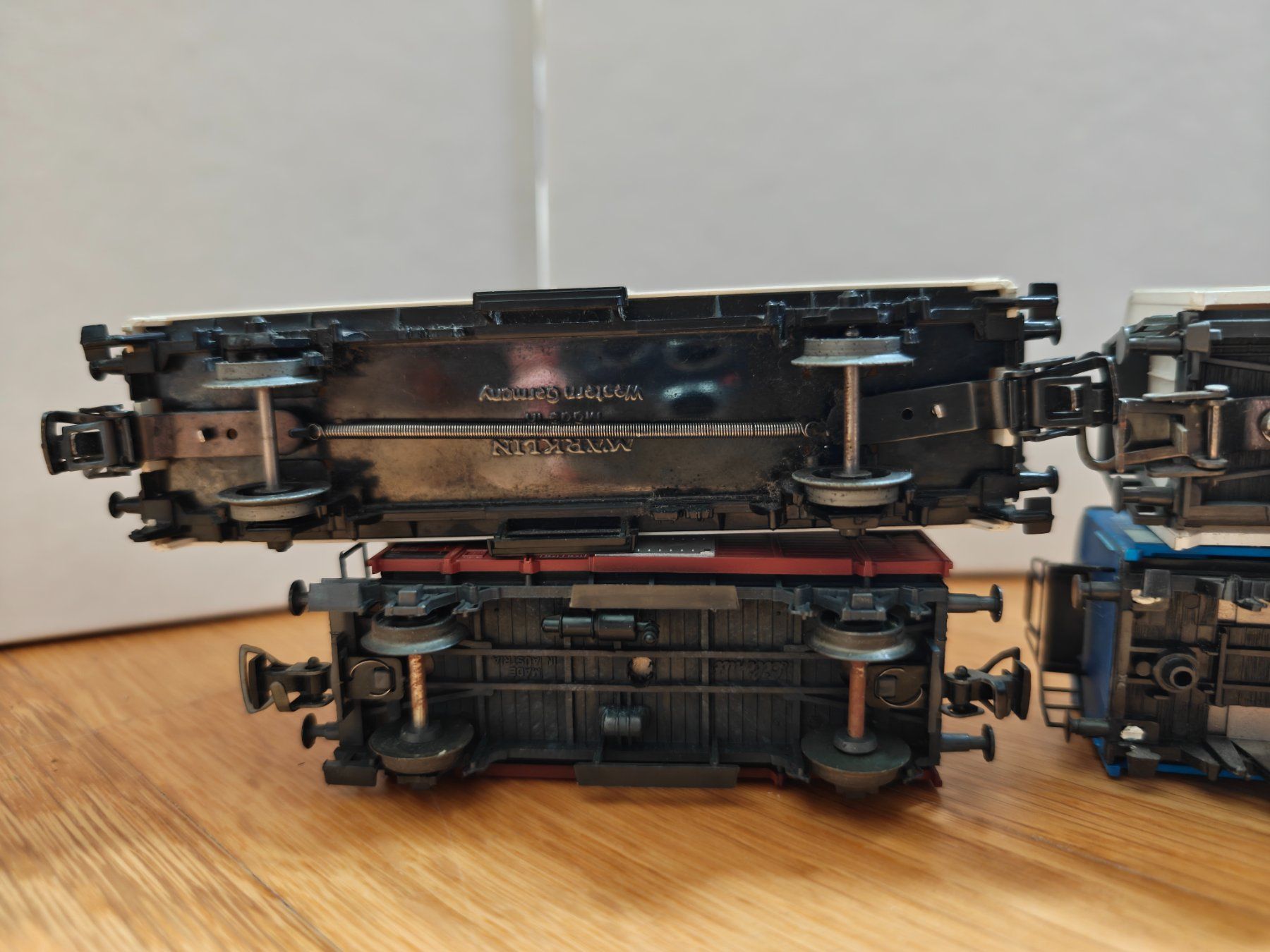 Märklin Modelleisenbahnen: 5 H0 Güterwagen, defekt – Gebraucht aus Bern von JGBahn 5