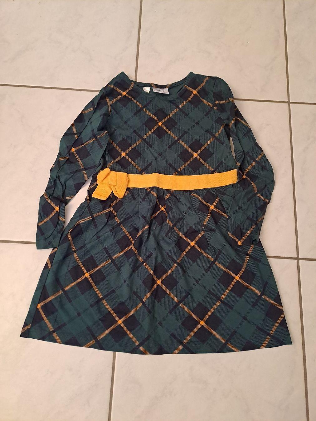 Lotti & Set di vestiti: Mädchen Kleiderpaket Gr. 116 – Usato da Untersiggenthal venduto da Zehni8 5