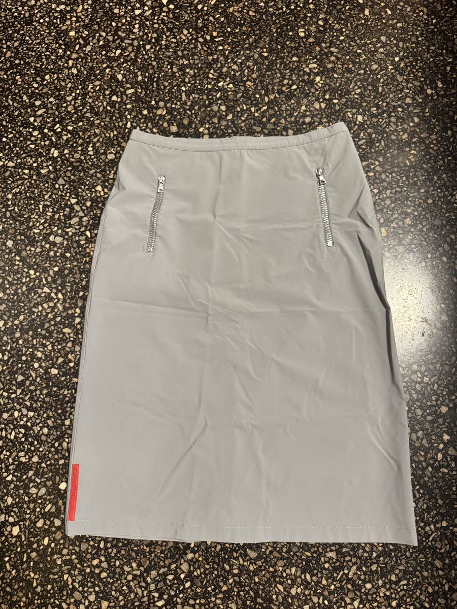 Prada Gonne: Prada grey midi skirt size IT42 / eu 38 – Usato da Zürich venduto da gva_r9gs