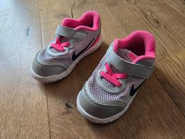 Nike Kinderschuhe grau pink mit Klettverschluss gebraucht