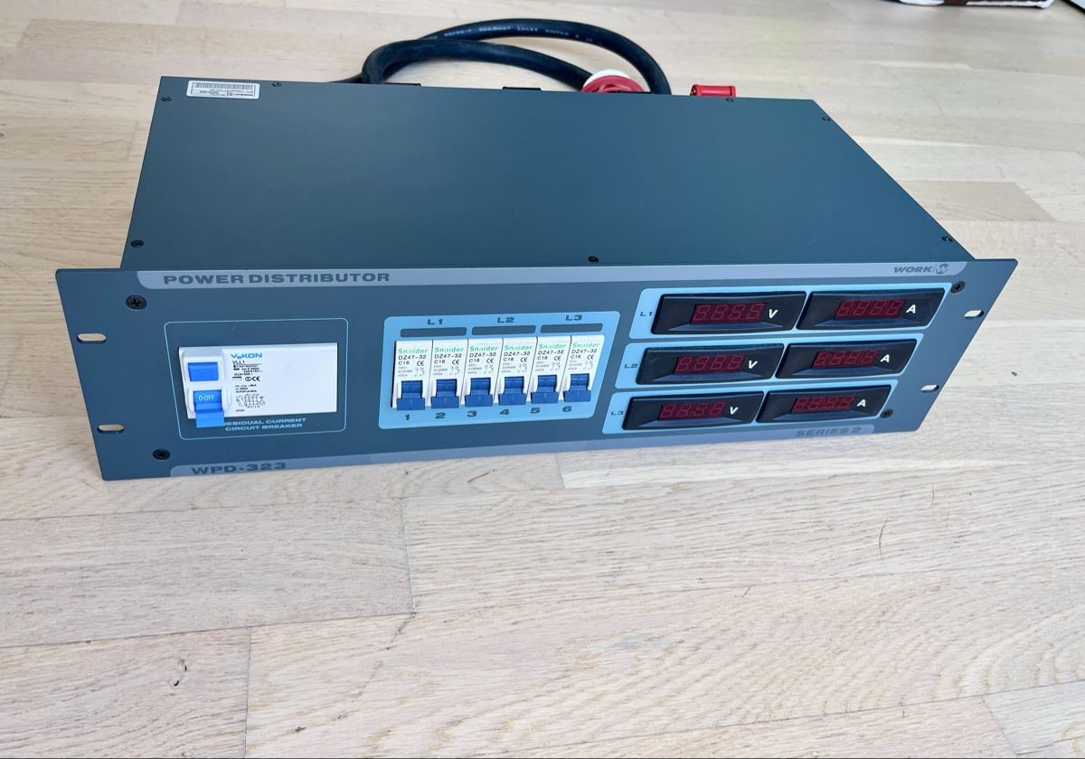 Alimentazione elettrica: Tableau électrique Triphasé WORK 32A 6x T23 / Rack 19" – Usato da Genève venduto da RVA_GVA