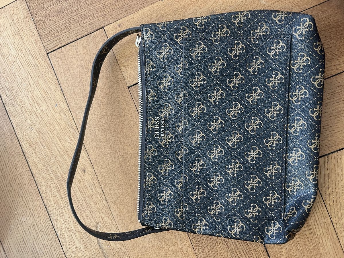 Guess Borse da donna: Schöne Guess Handtasche mit Muster – Usato da Thun venduto da bab_t79n 8
