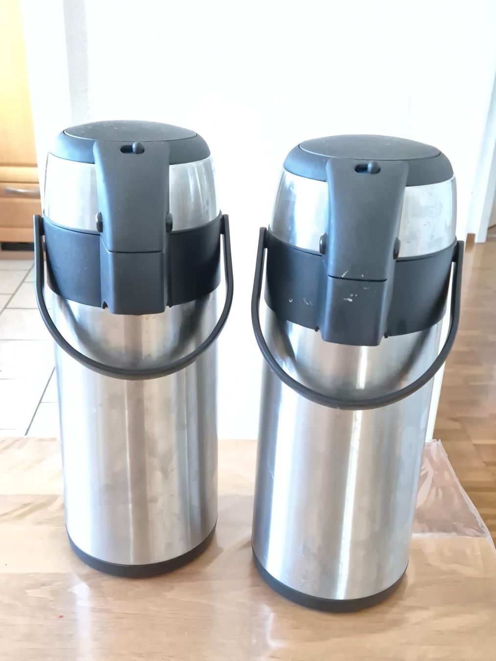 Elettrodomestici da cucina: 2 x thermos pichet à pompe 3.5 L – Nuovo (secondo la descrizione) da Monthey venduto da McAuthor