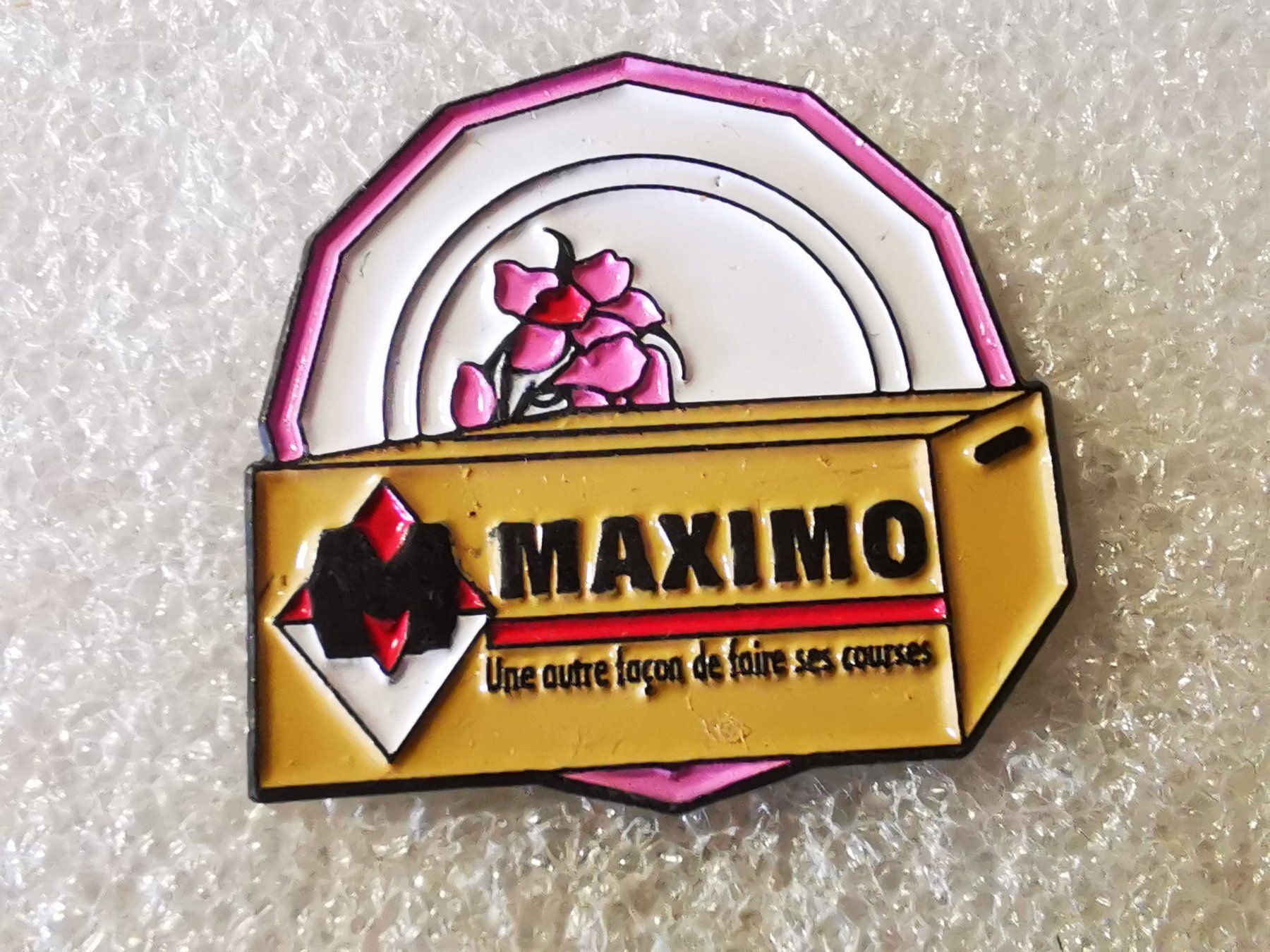 Placchette & Badge: Ansteckpin 152: Maximo – Usato da Oppligen venduto da Pin-Fall-Shop
