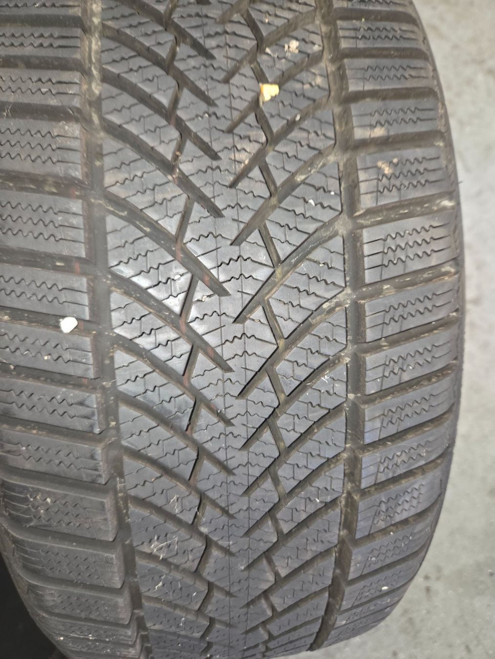 Pneumatici & Ruote complete: 218 / 40 R 17   V  XL – Usato da Fischbach-Göslikon venduto da 5620BremgartenAG 1