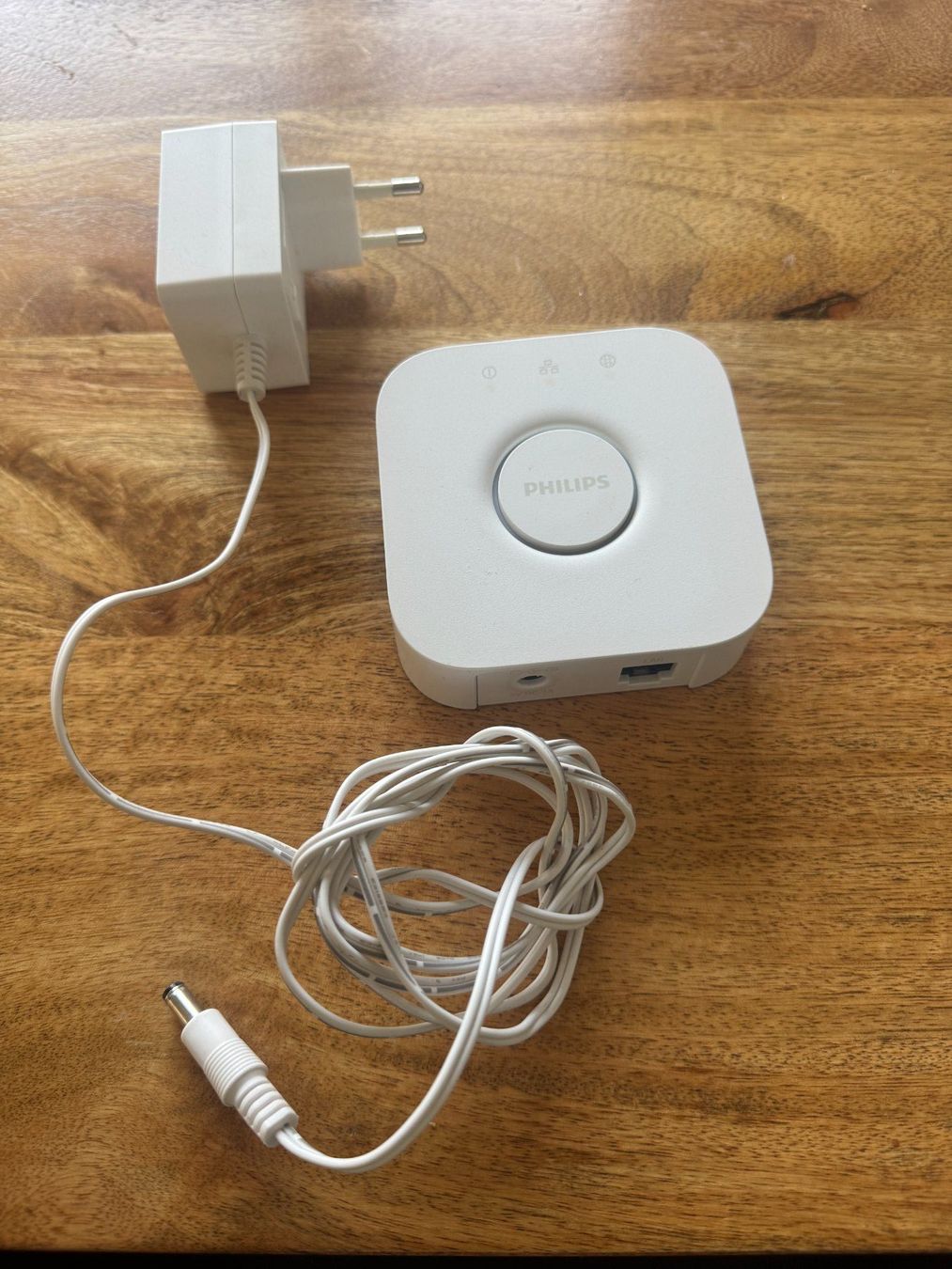 Philips Hub & Switch: Philips Hue Bridge – Usato da Ennetmoos venduto da wilk-inson