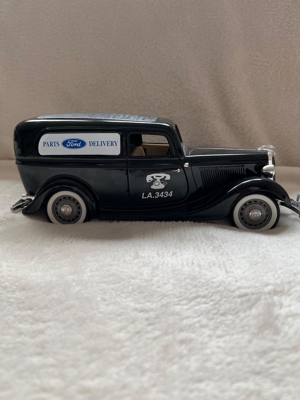Ford Modellini d'auto: Ford V8 – Nuovo e nell'imballaggio originale da Oberweningen venduto da mer_2yn9 6