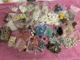 Konvolut Perlen diverses Material zum Basteln 