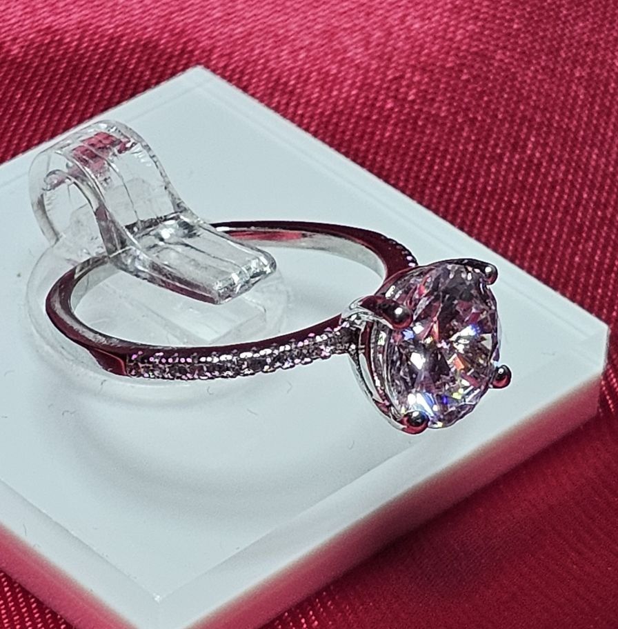 Anelli: Eleganter Ring mit grossem Zirkonia, 925 versilbert, Gr. 9 – Nuovo (secondo la descrizione) da Grenchen venduto da maretop 9