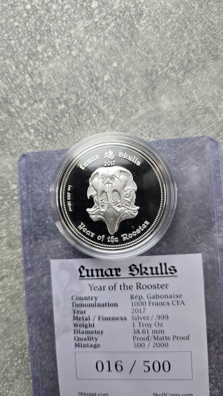 Tutti le monete: Lunar Skulls Rooster 2017 1 oz Silber Proof 016/500 – Usato da Petit-Lancy venduto da SilverCoinCoin