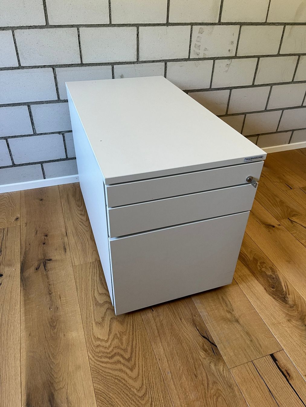 Commodes: Korpus – D'occasion à Safenwil par Hoettu
